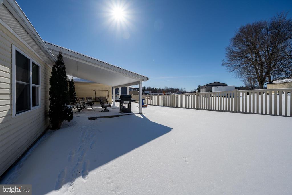 702 SUNSHINE DRIVE
