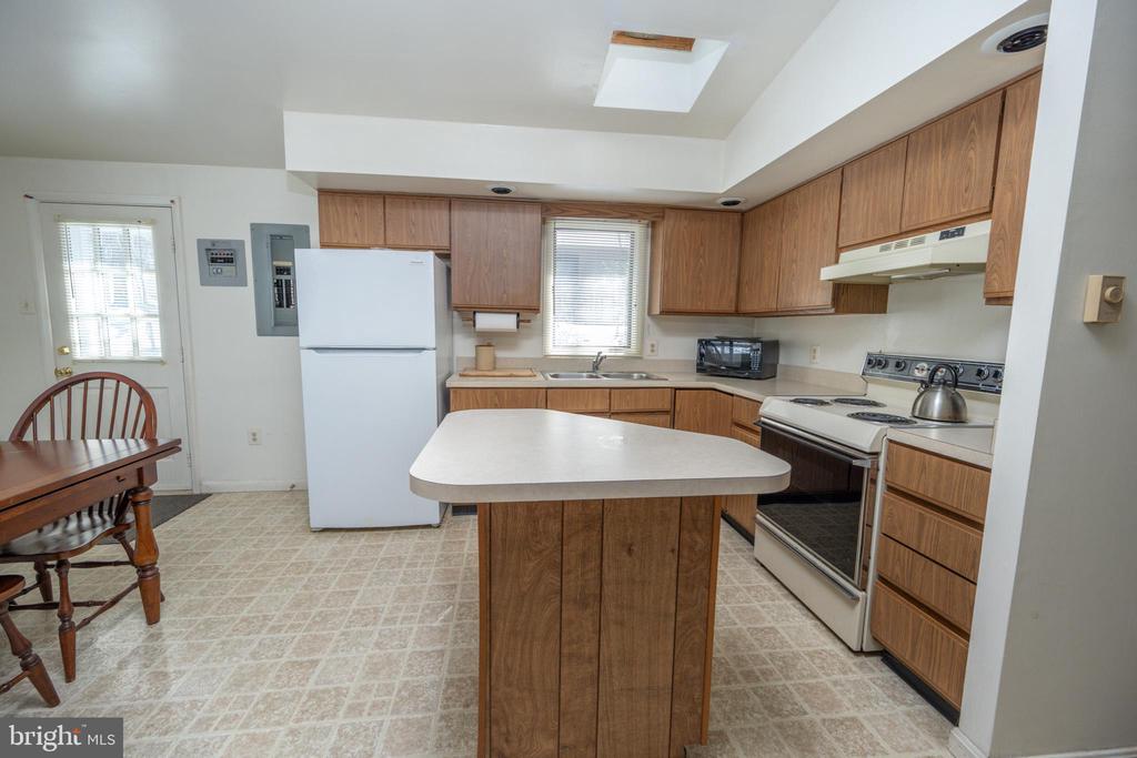 102 PINEY POINT DRIVE