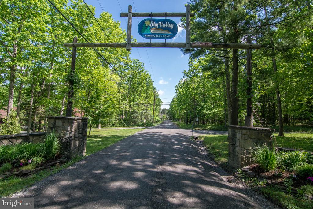 102 PINEY POINT DRIVE