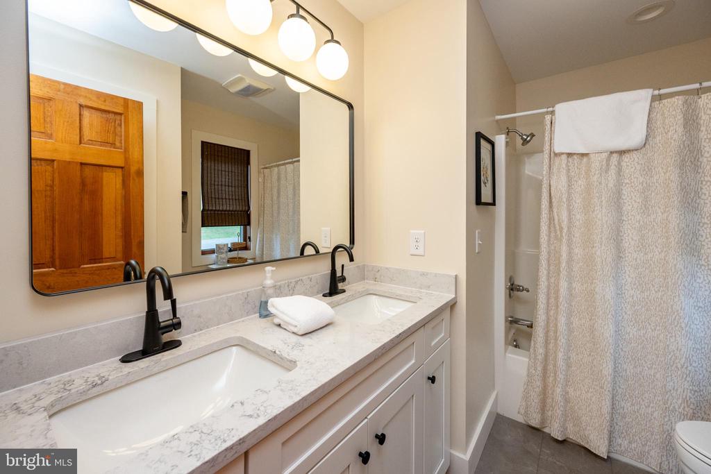 304 WATERFRONT GREENS DRIVE