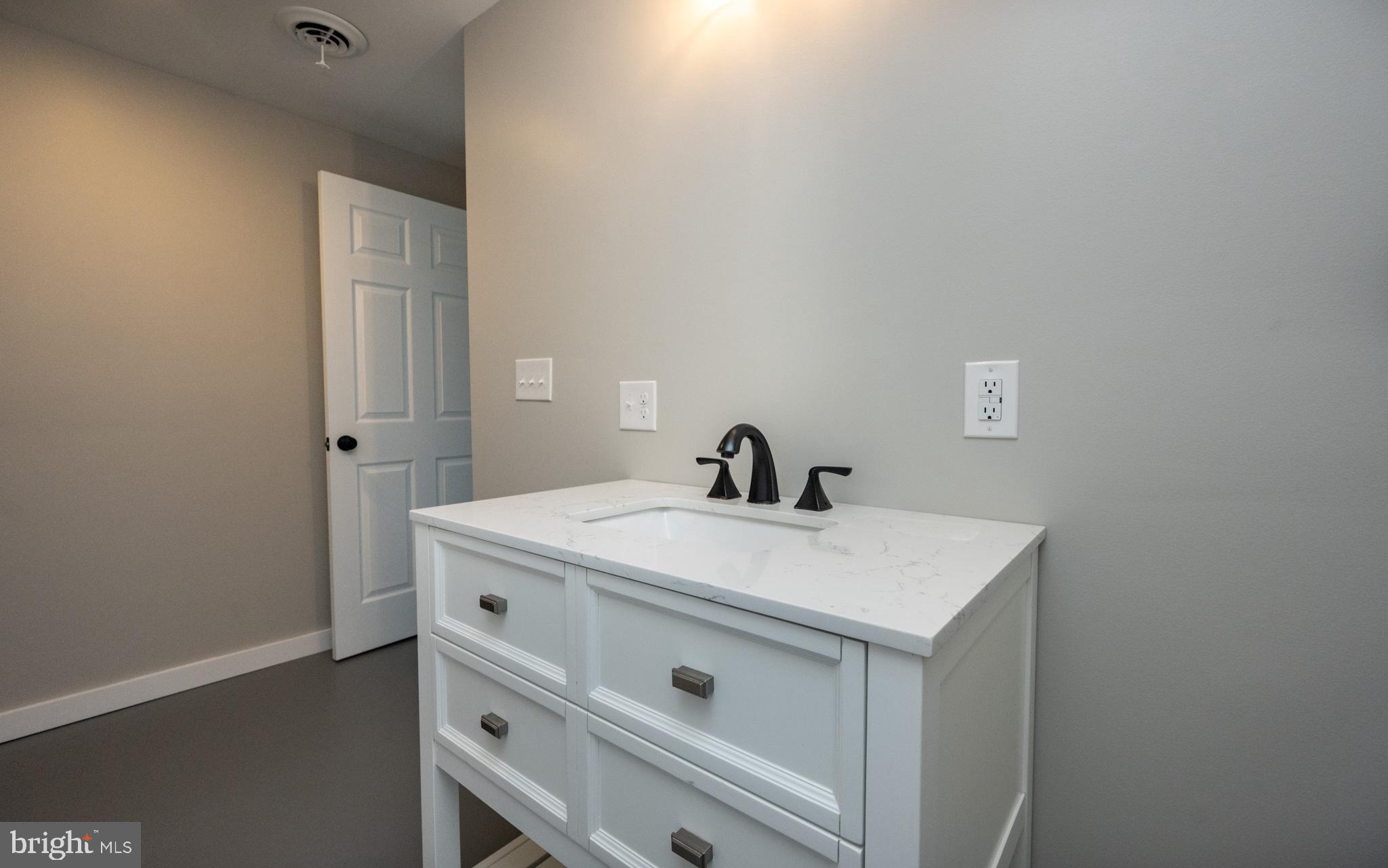 2571 SHADY DELL ROAD