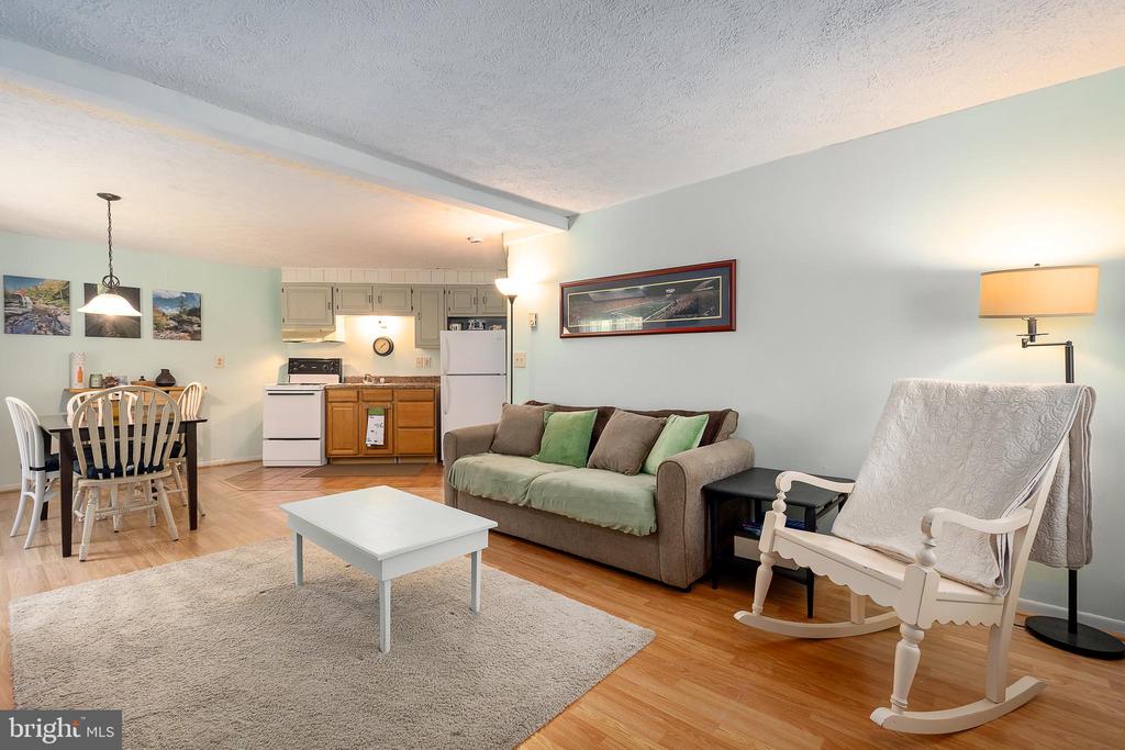 1724 MOSSER ROAD Unit: 8