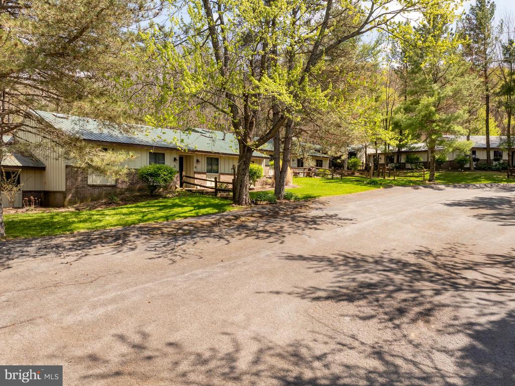 1724 MOSSER ROAD Unit: 8
