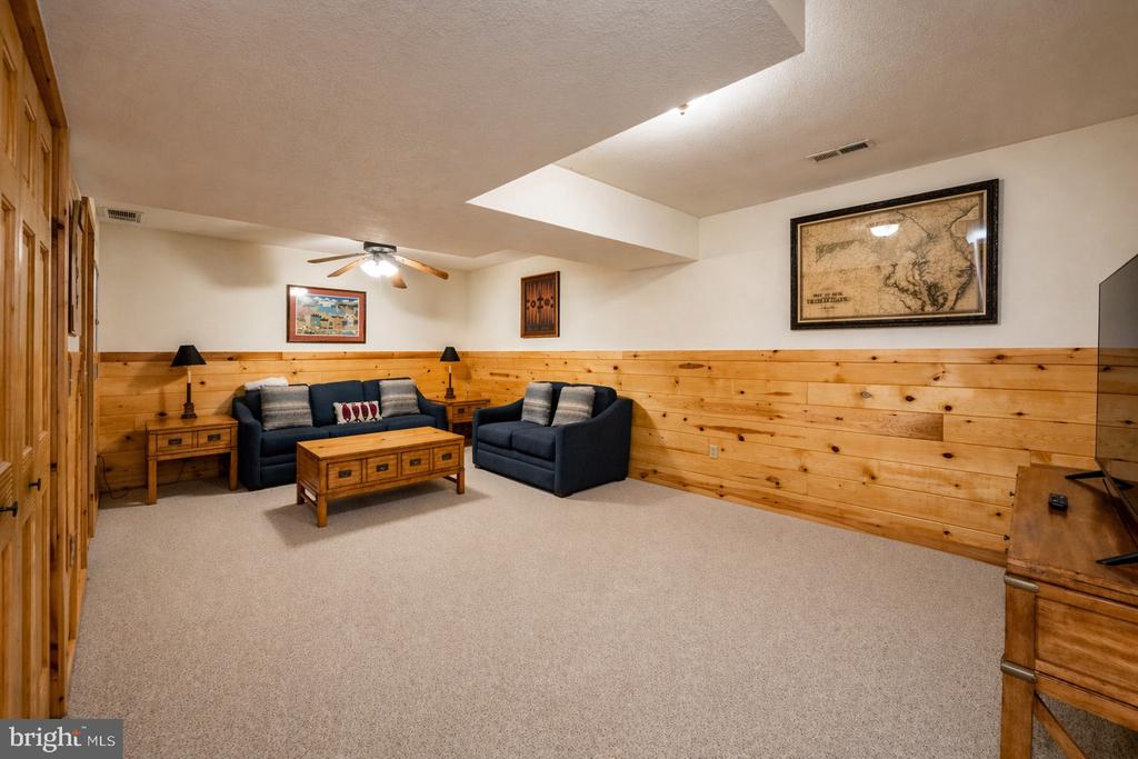 55 VILLAGE DRIVE 5