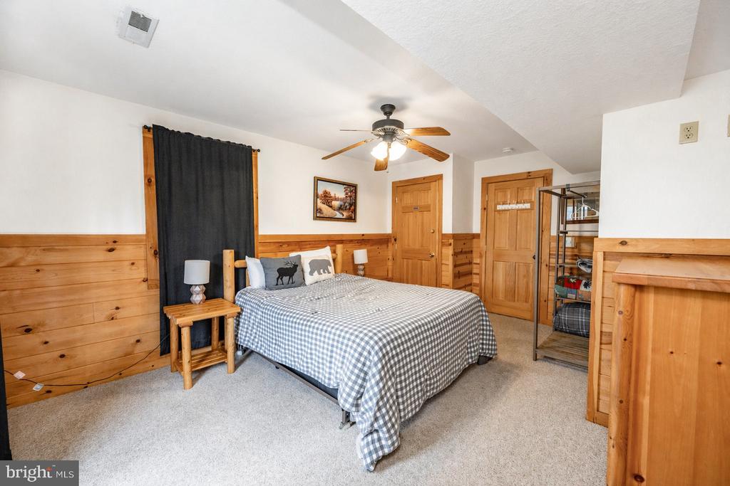 55 VILLAGE DRIVE 5