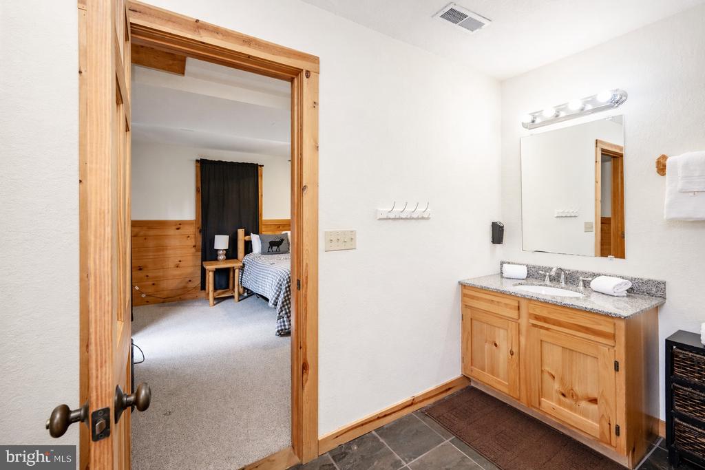 55 VILLAGE DRIVE 5
