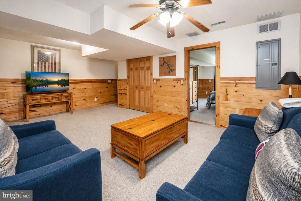 55 VILLAGE DRIVE 5