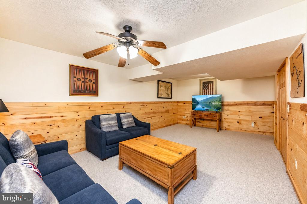 55 VILLAGE DRIVE 5