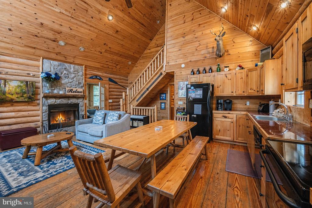 55 VILLAGE DRIVE 5