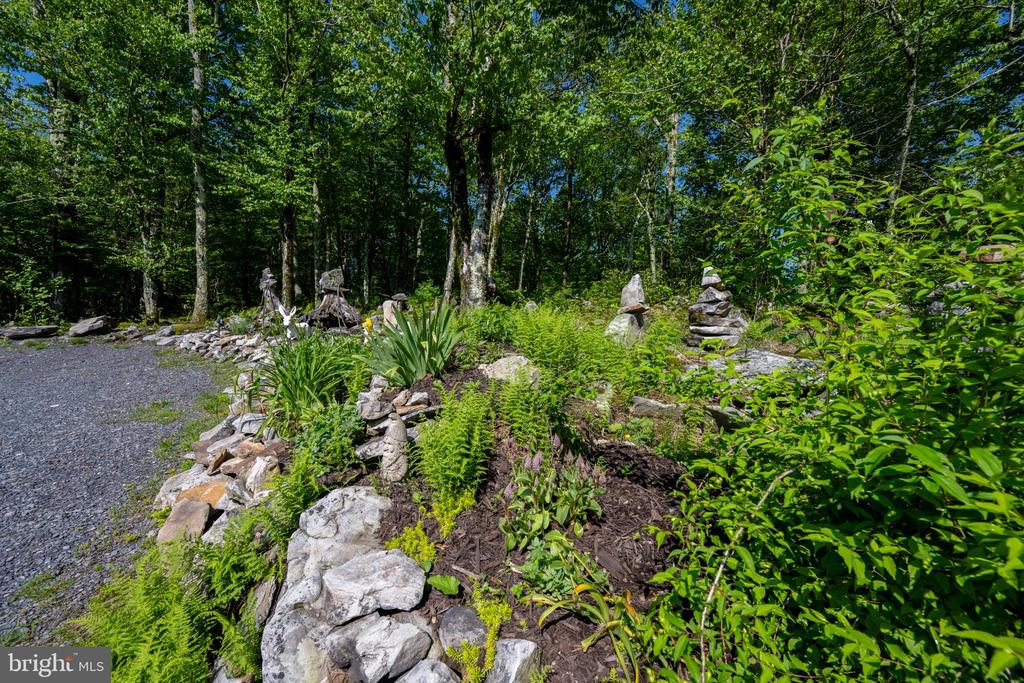 211 HIGH POINT RIDGE ROAD