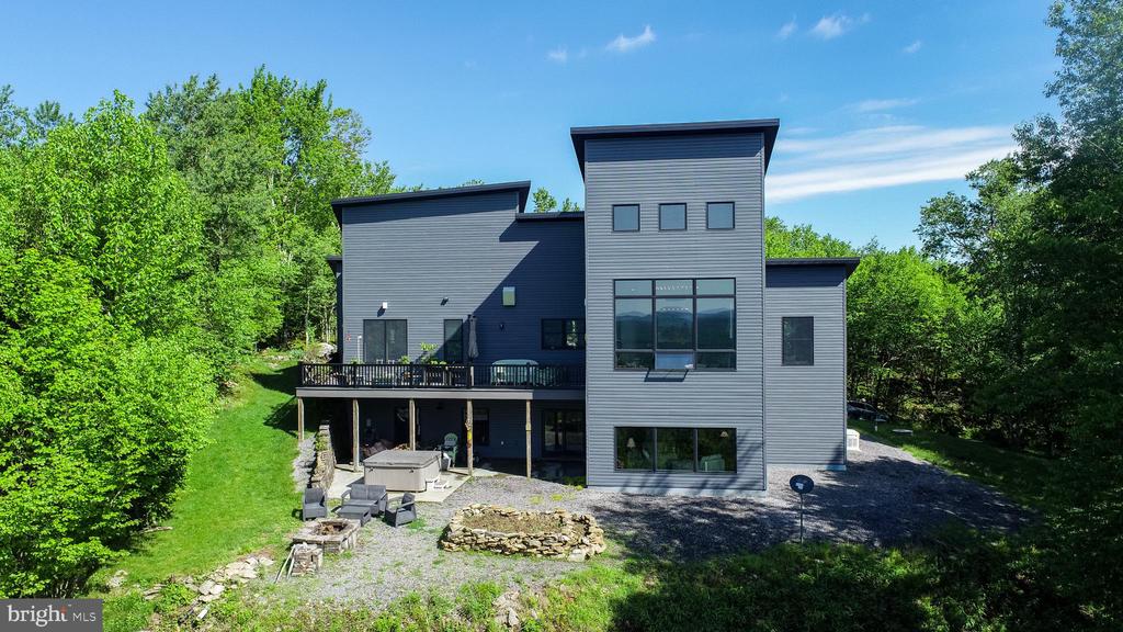 211 HIGH POINT RIDGE ROAD