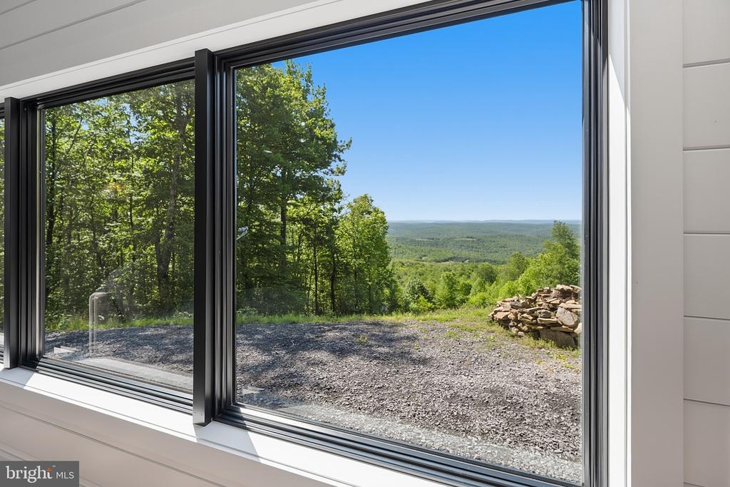 211 HIGH POINT RIDGE ROAD