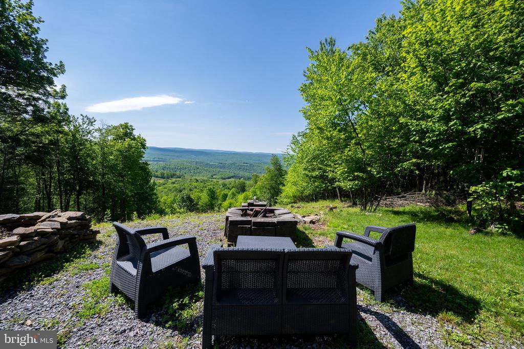 211 HIGH POINT RIDGE ROAD