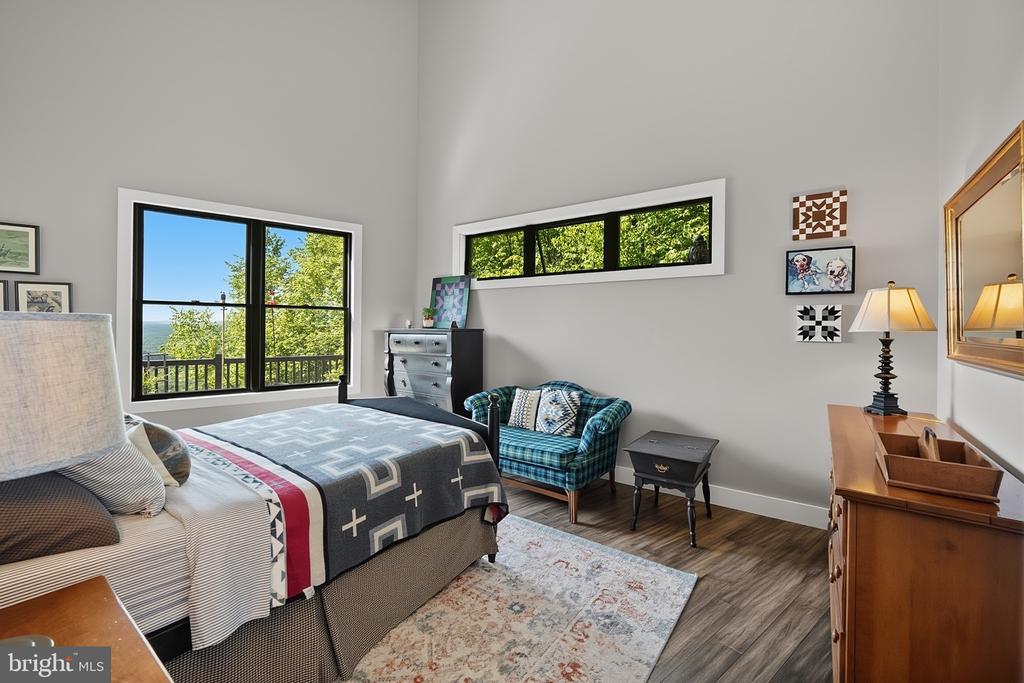 211 HIGH POINT RIDGE ROAD
