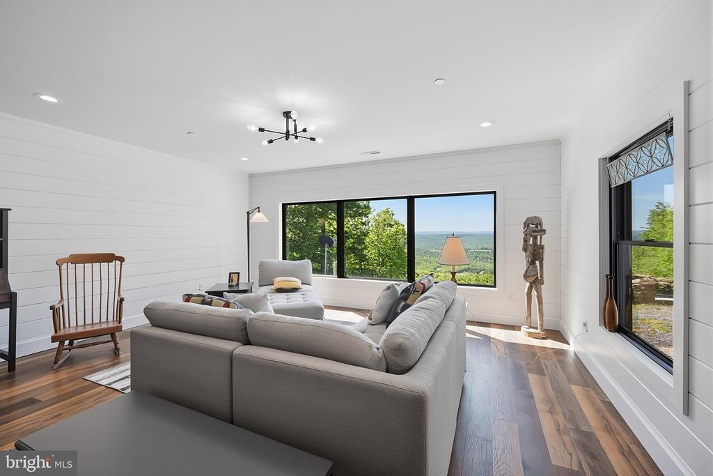 211 HIGH POINT RIDGE ROAD
