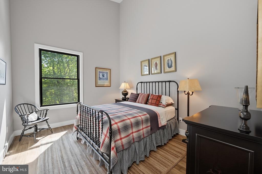 211 HIGH POINT RIDGE ROAD
