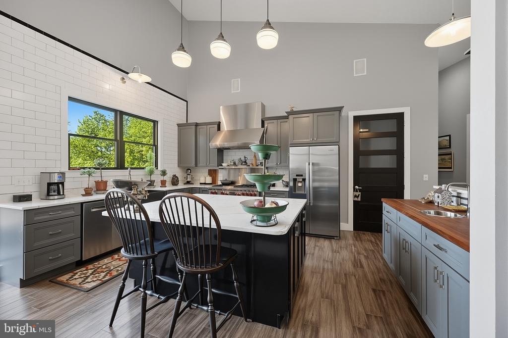 211 HIGH POINT RIDGE ROAD