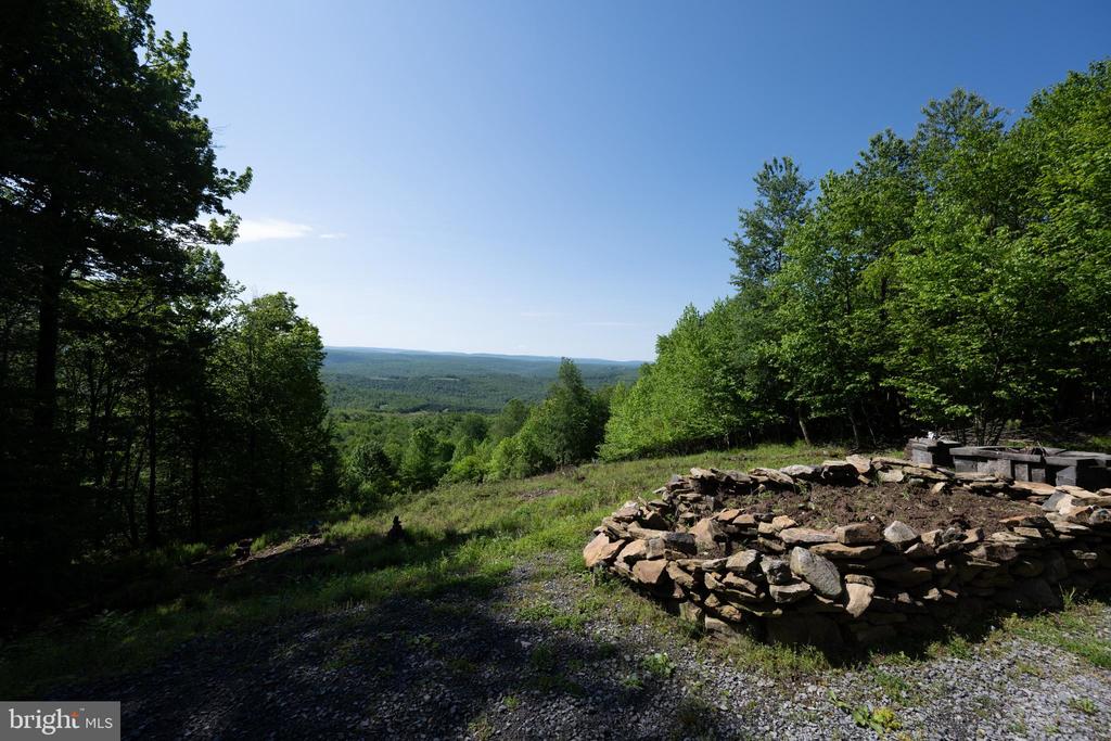 211 HIGH POINT RIDGE ROAD