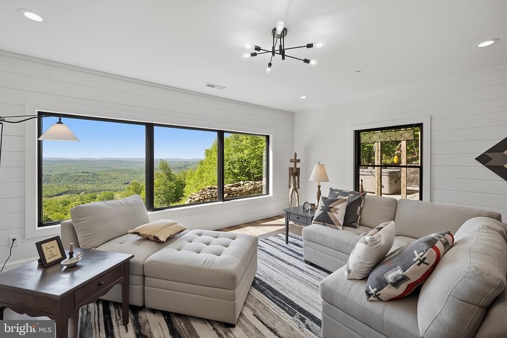 211 HIGH POINT RIDGE ROAD