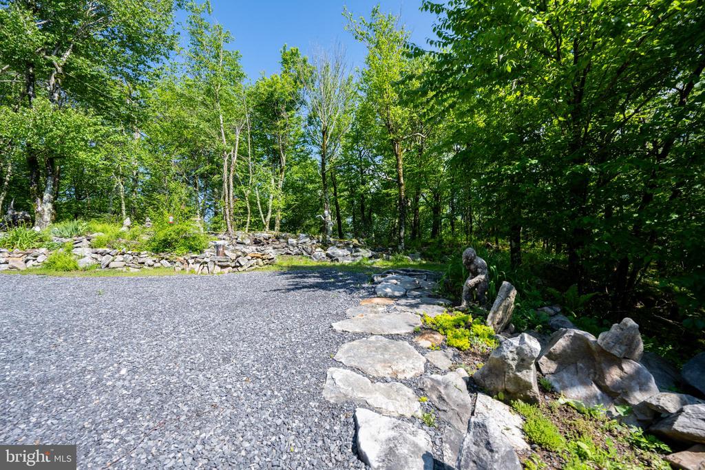 211 HIGH POINT RIDGE ROAD