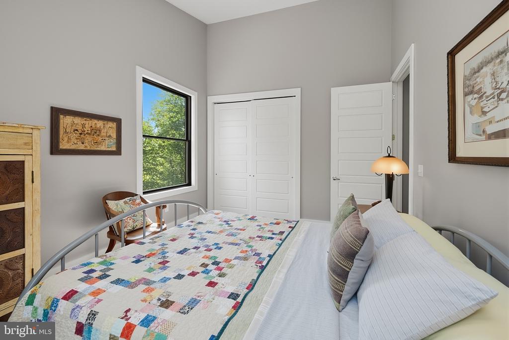 211 HIGH POINT RIDGE ROAD