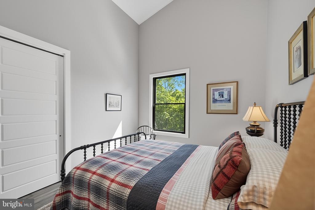 211 HIGH POINT RIDGE ROAD