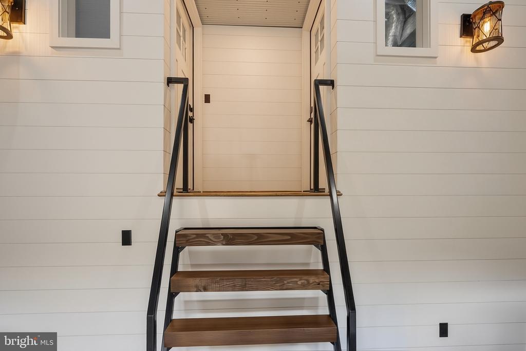 415 NAZELROD ROAD