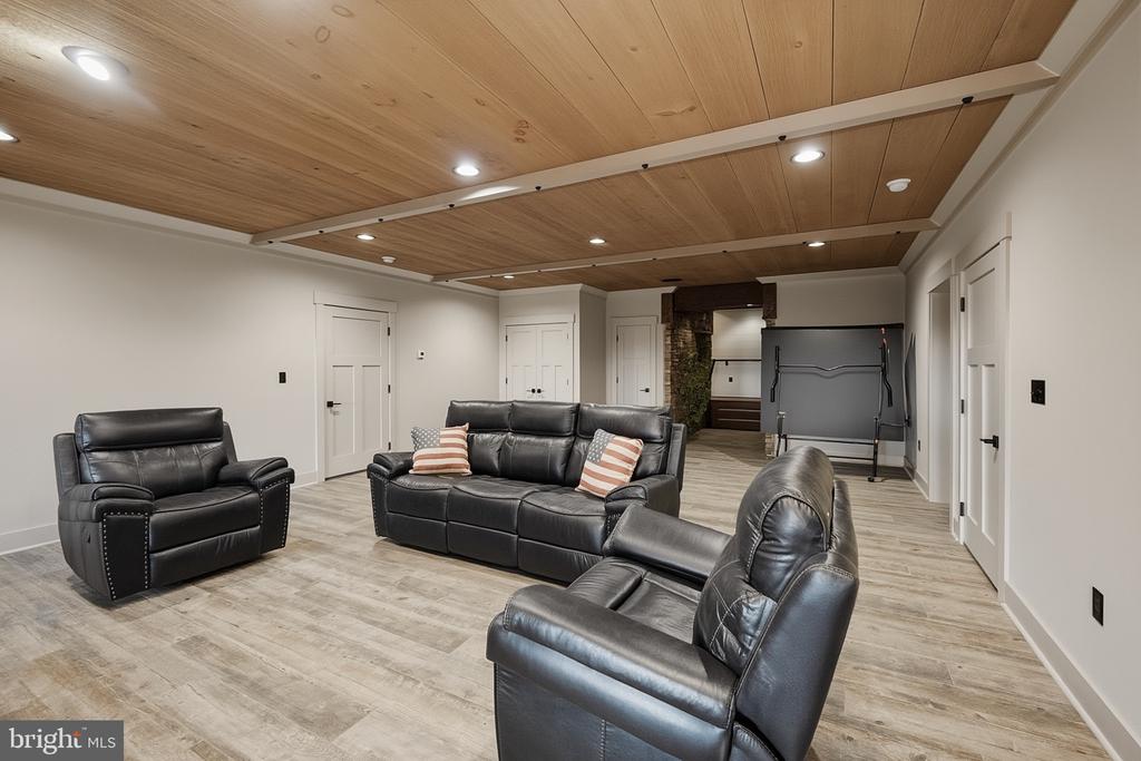 415 NAZELROD ROAD