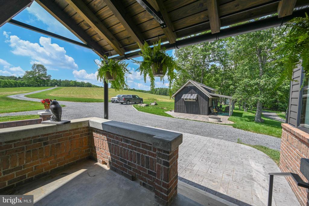 415 NAZELROD ROAD