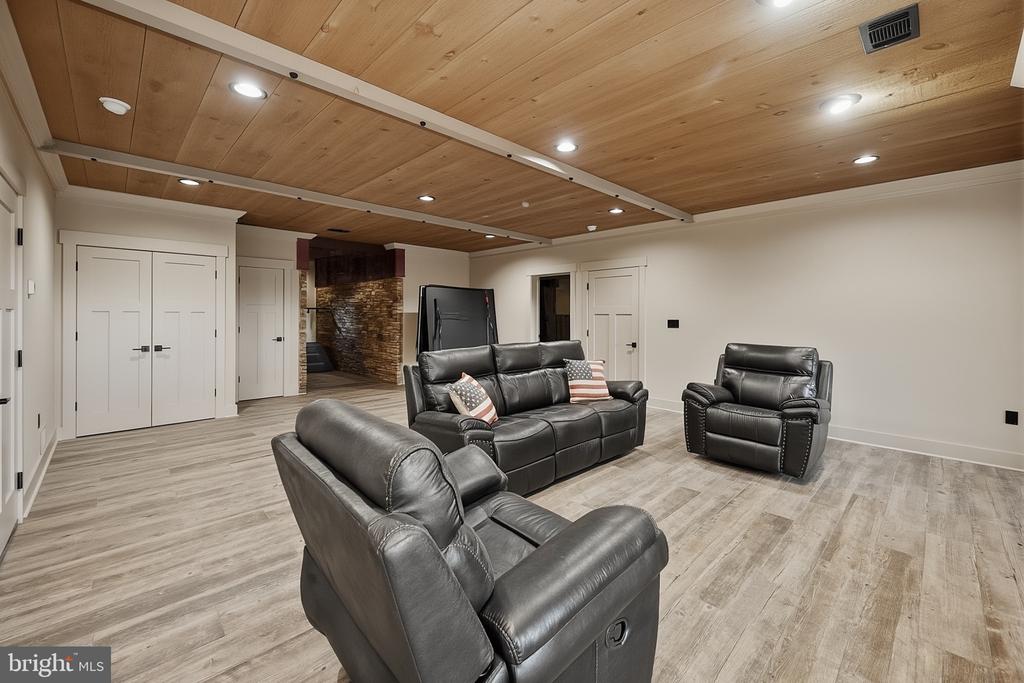 415 NAZELROD ROAD