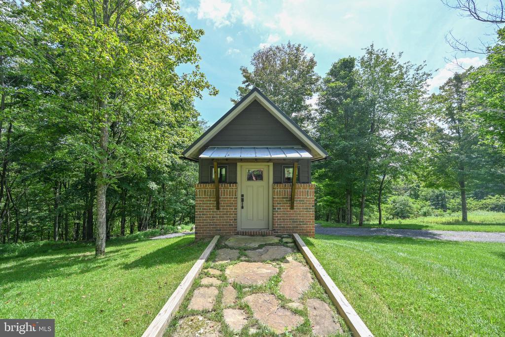 415 NAZELROD ROAD