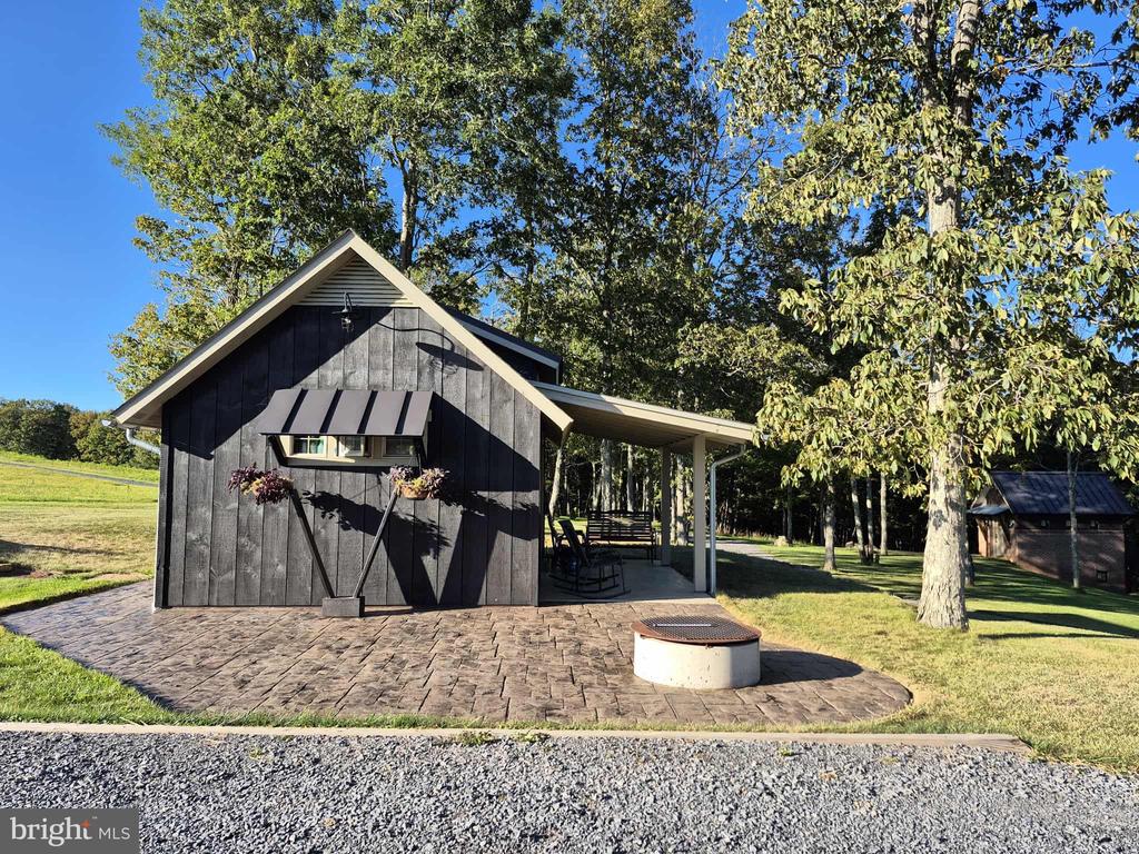 415 NAZELROD ROAD