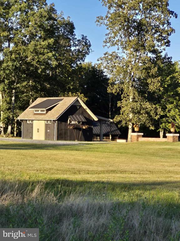 415 NAZELROD ROAD