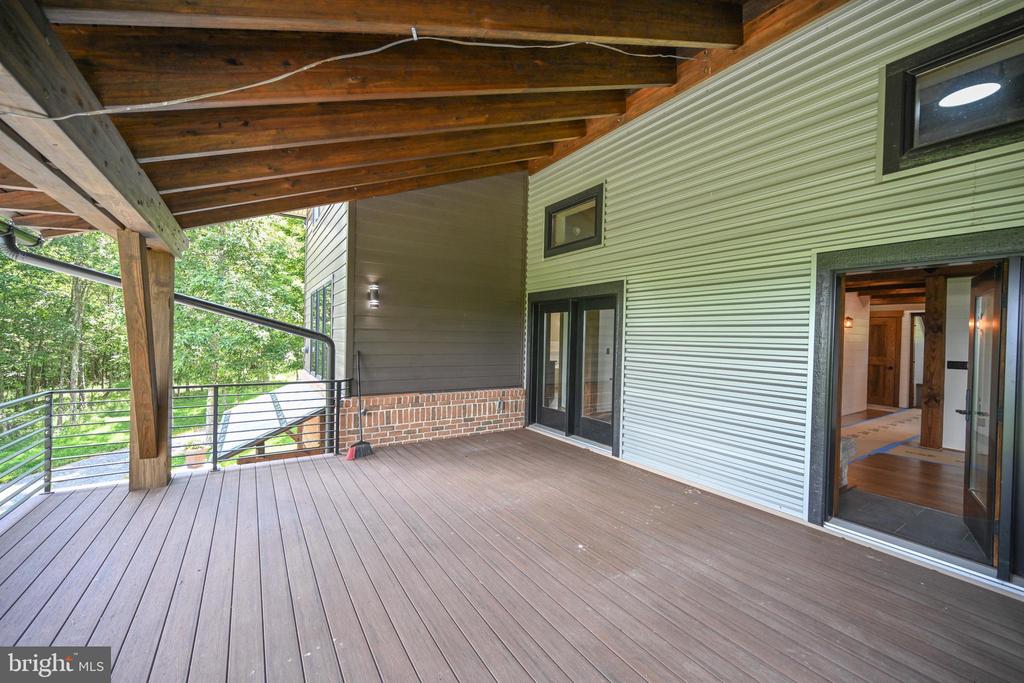 415 NAZELROD ROAD