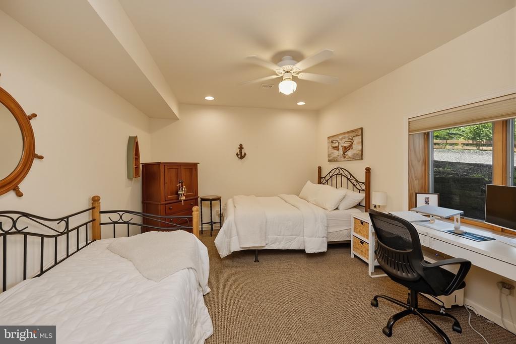 256 JEFFREY LANE Unit: 28