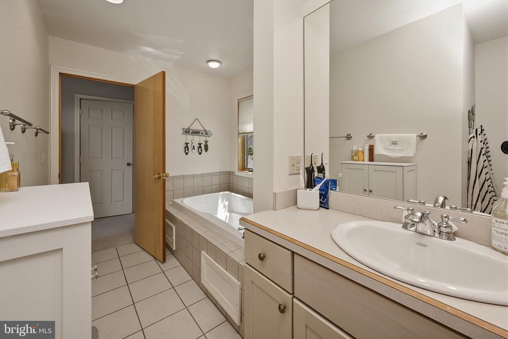256 JEFFREY LANE Unit: 28