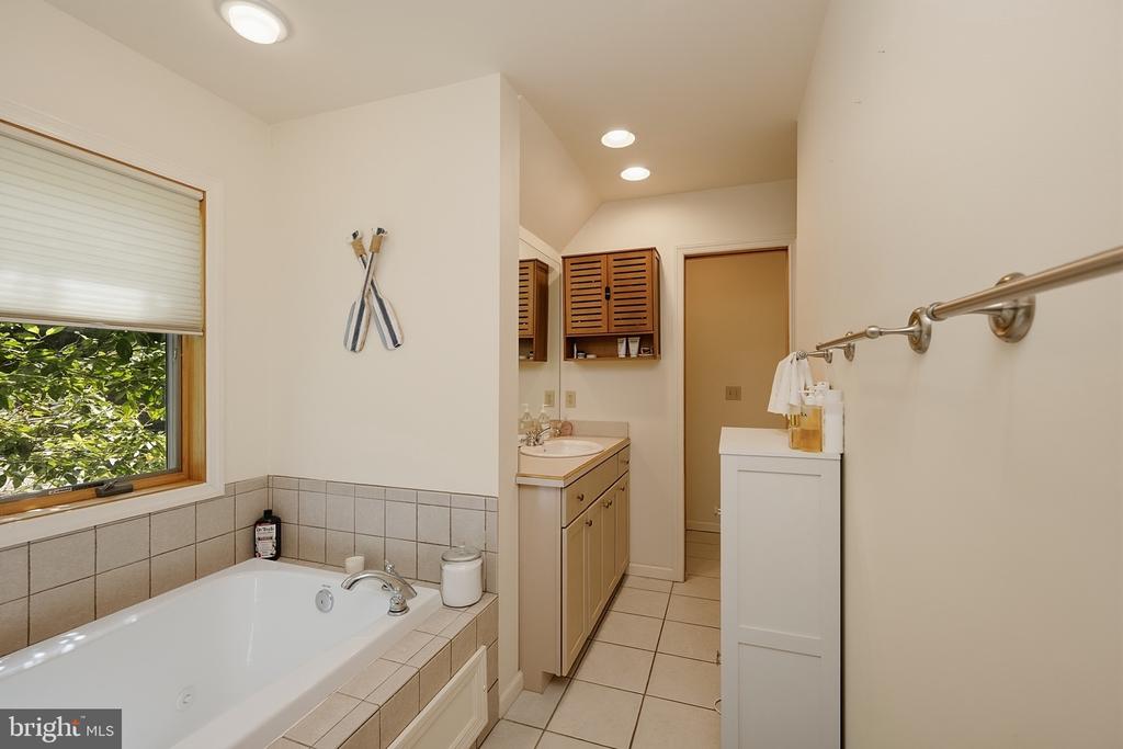 256 JEFFREY LANE Unit: 28