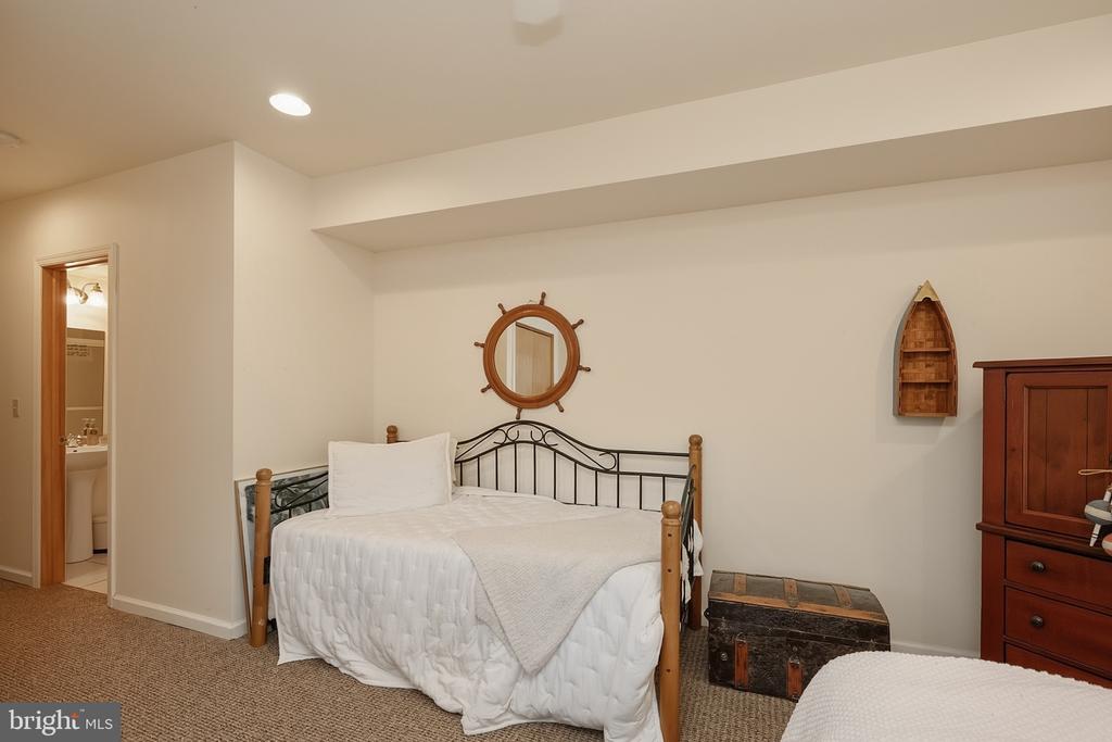 256 JEFFREY LANE Unit: 28