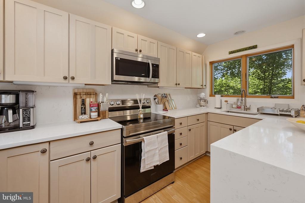 256 JEFFREY LANE Unit: 28