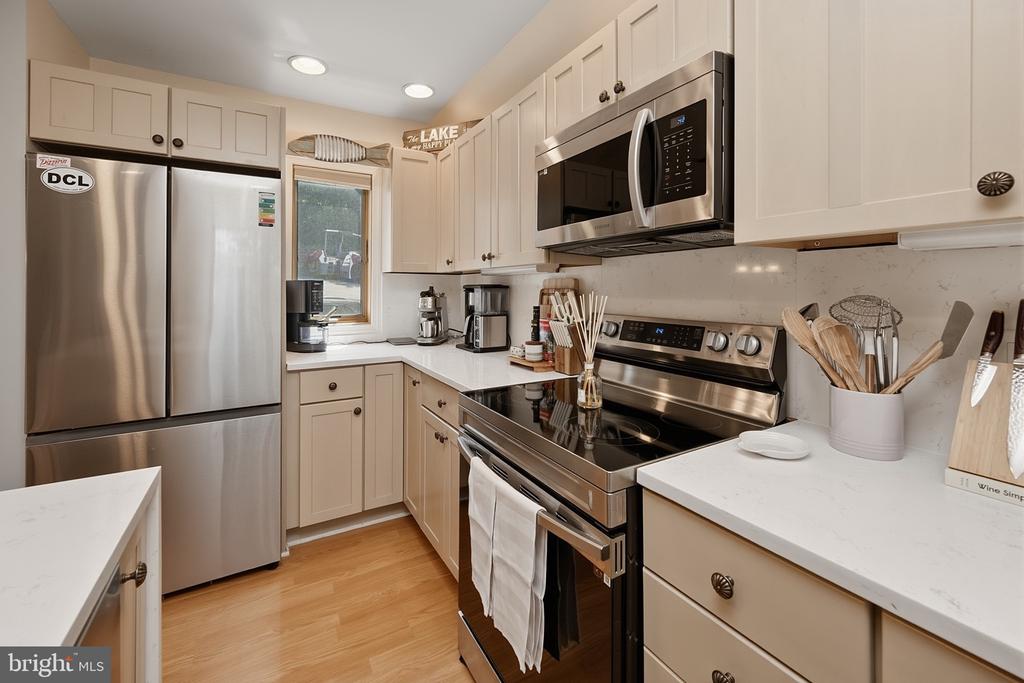 256 JEFFREY LANE Unit: 28