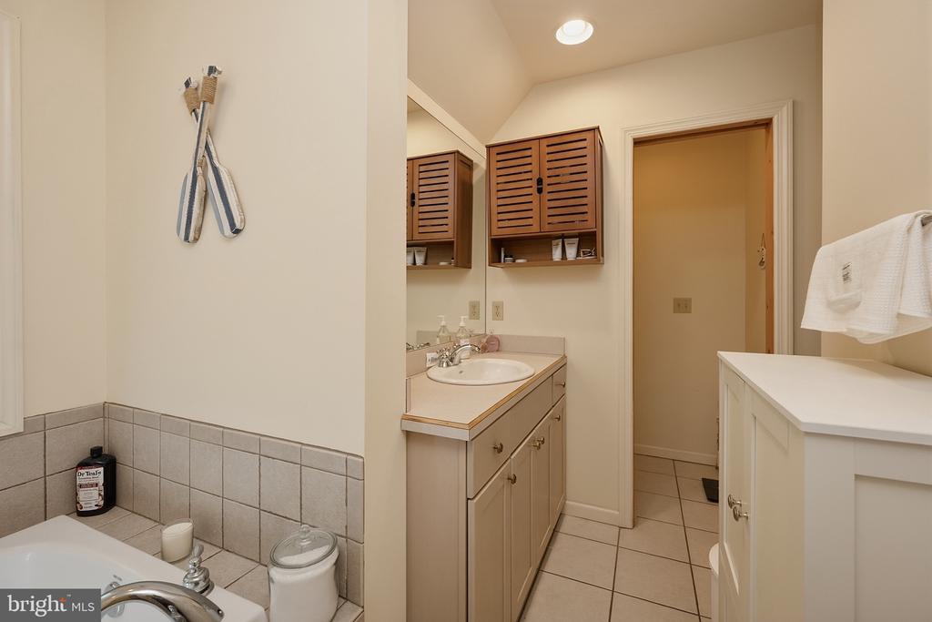 256 JEFFREY LANE Unit: 28