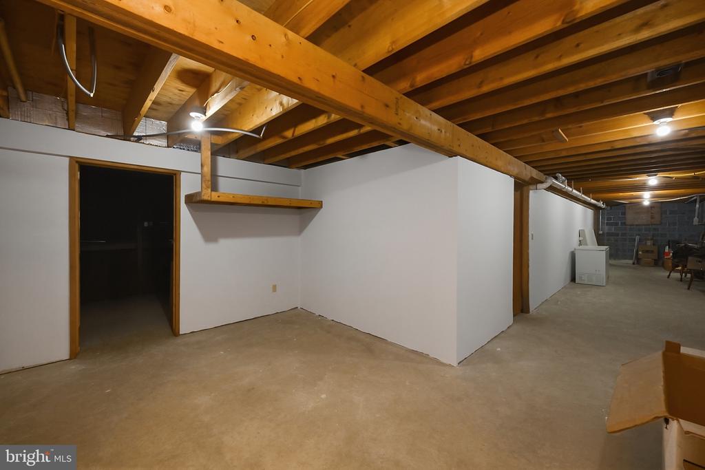6467 SANG RUN ROAD