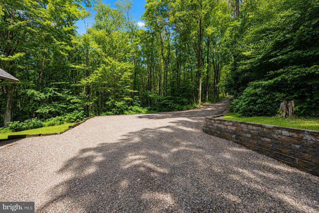 230 SPRINGHOUSE WAY
