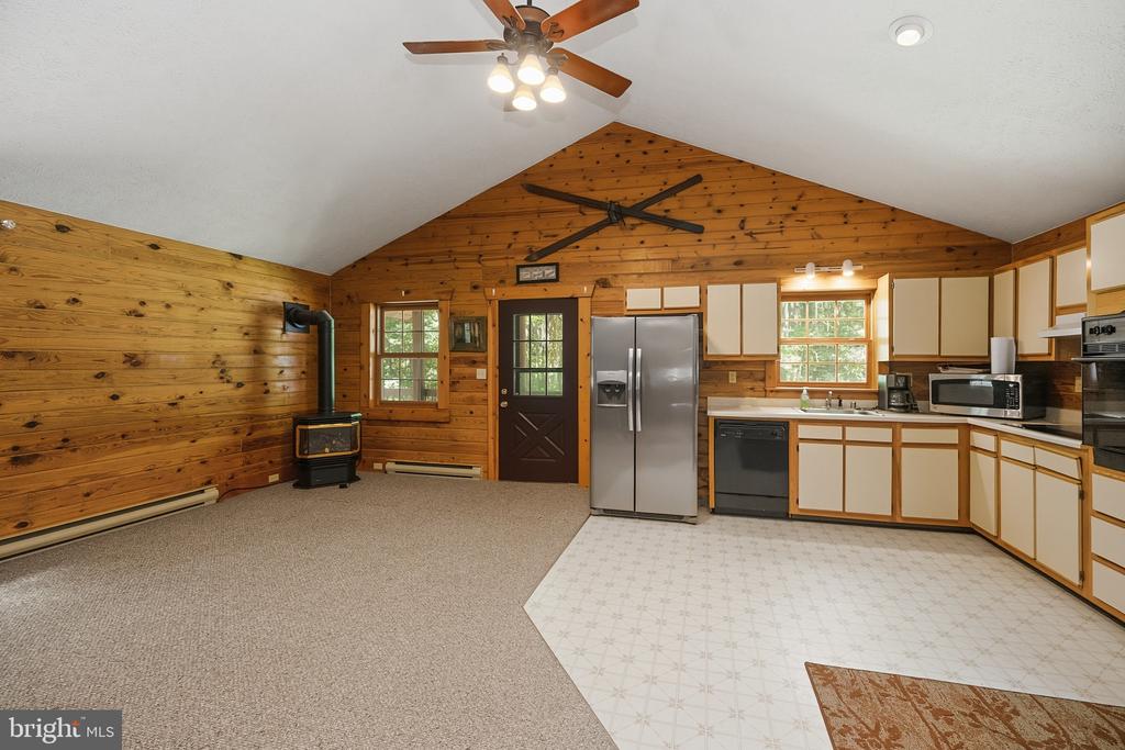 230 SPRINGHOUSE WAY