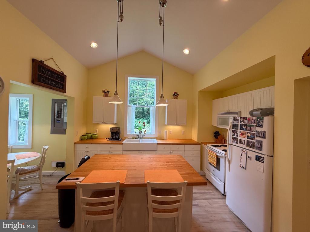252 RACOON DRIVE