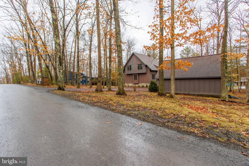 925 PINE TREE POINT ROAD