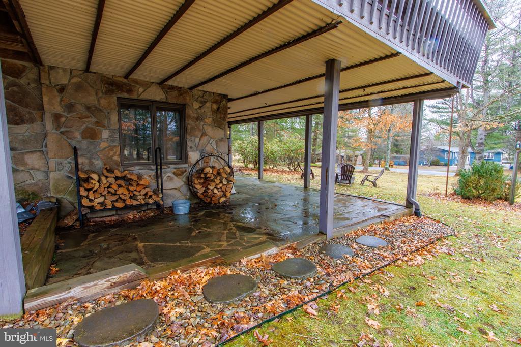 925 PINE TREE POINT ROAD