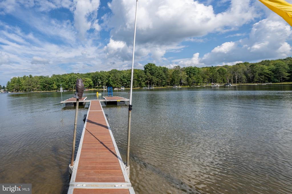 925 PINE TREE POINT ROAD