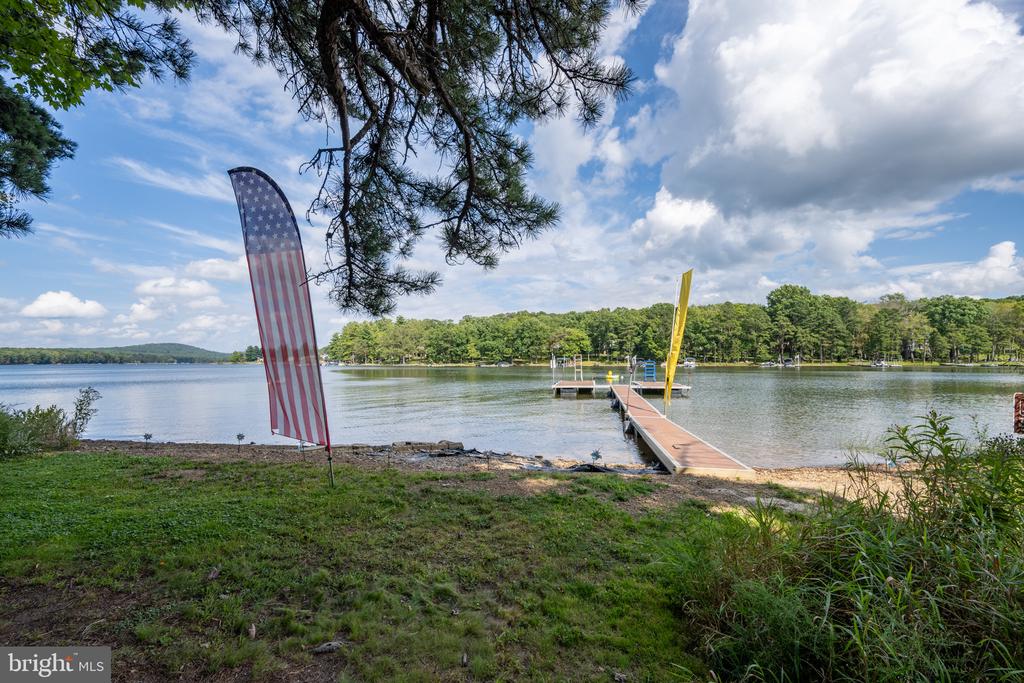 925 PINE TREE POINT ROAD