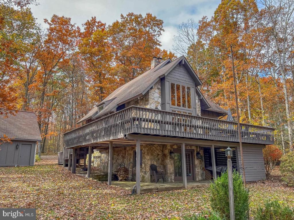 925 PINE TREE POINT ROAD